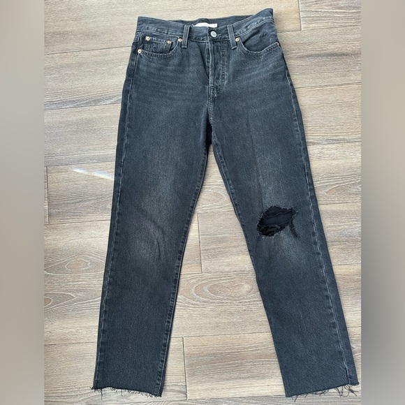 Levi’s Black Distressed Women’s Ripped Denim Straight Leg Jeans - Picture 4 of 6